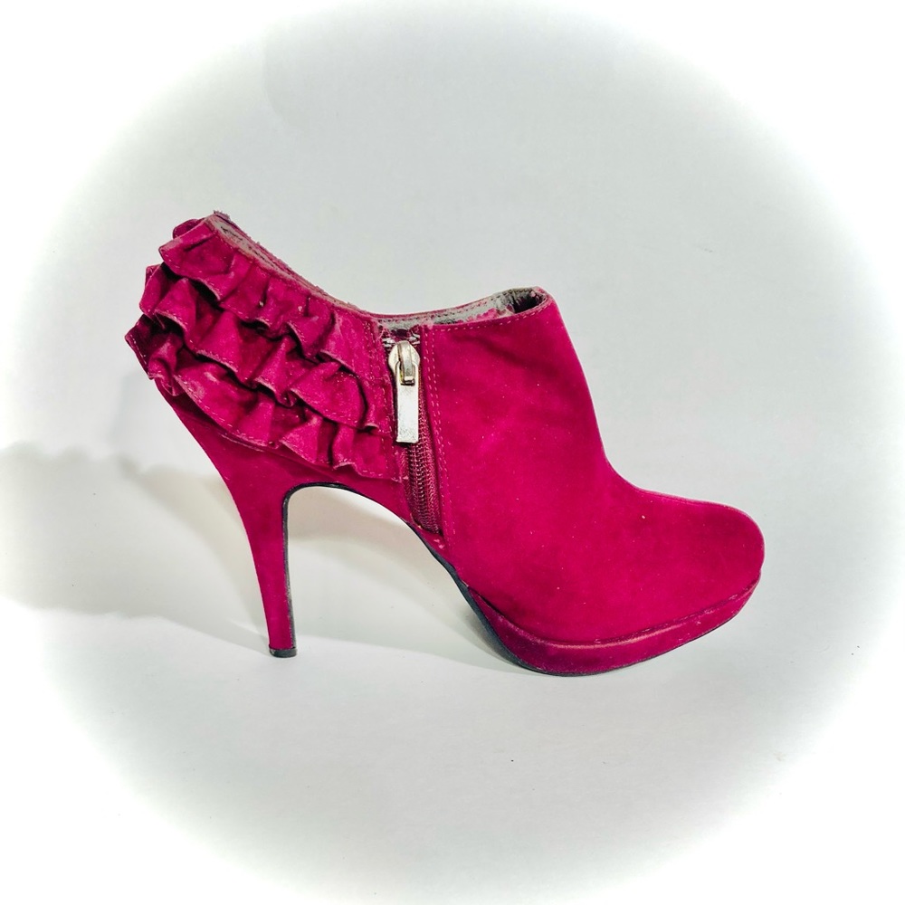 Purple suede size 8 heels with ruffles and zip side
